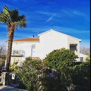 https://villa-rossi.primorje-gorskikotar.com